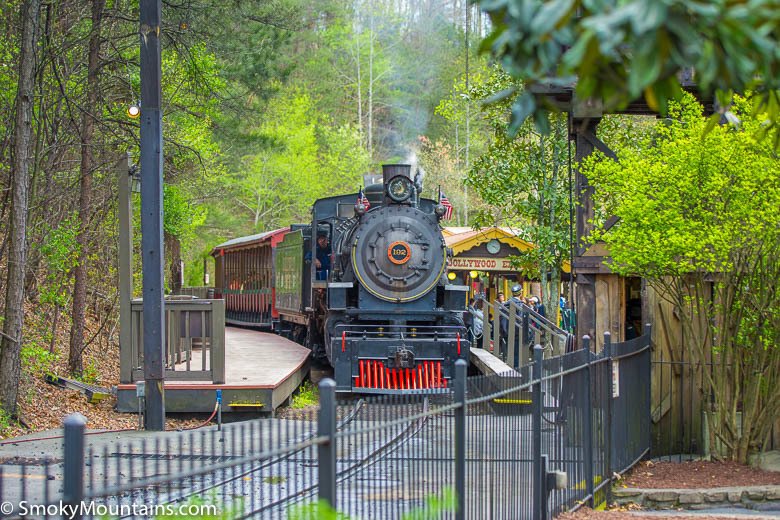 Explore The Smoky Mountains - Dollywood Express