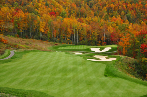 Explore The Smoky Mountains - Tee Off in the Smokies: A Golfer’s Guide to Mountain Courses